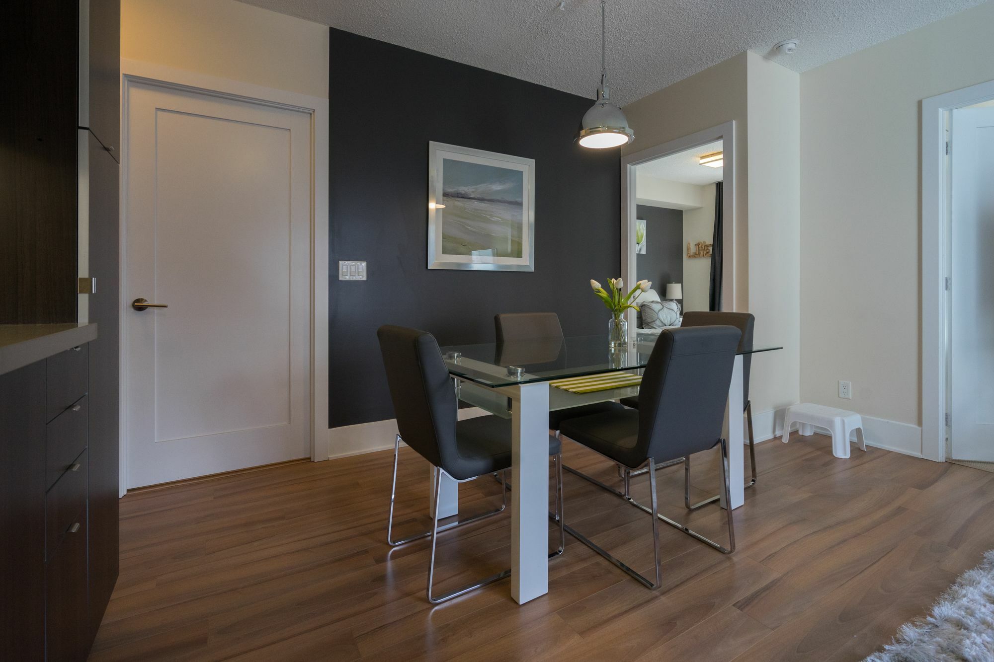 Applewood - Executive 3 Bdrm Apartment *