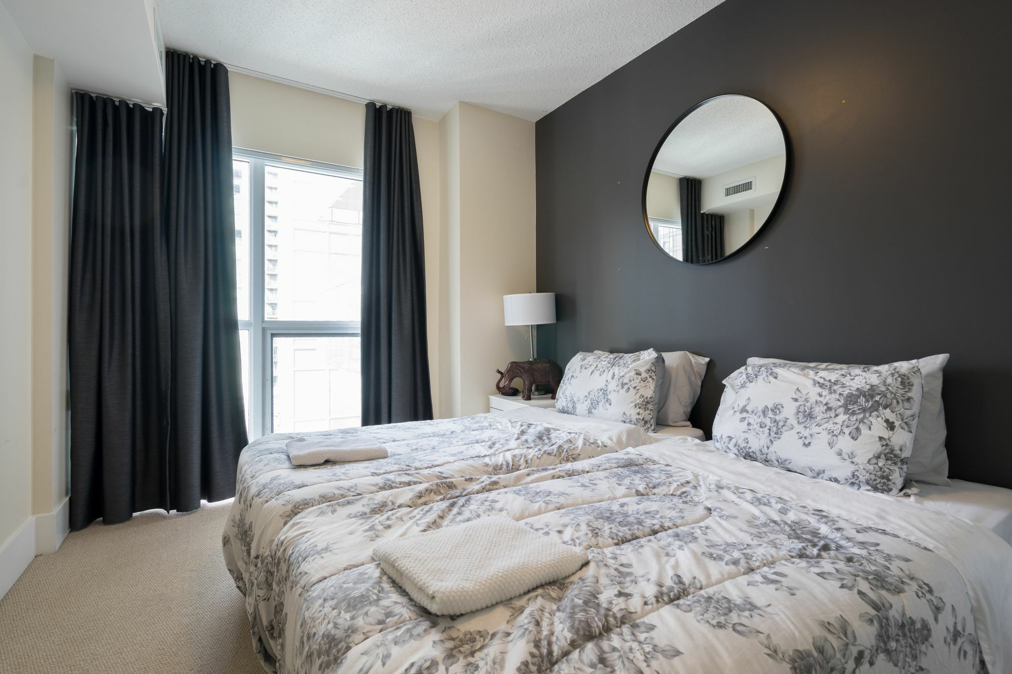 Applewood - Executive 3 Bdrm *