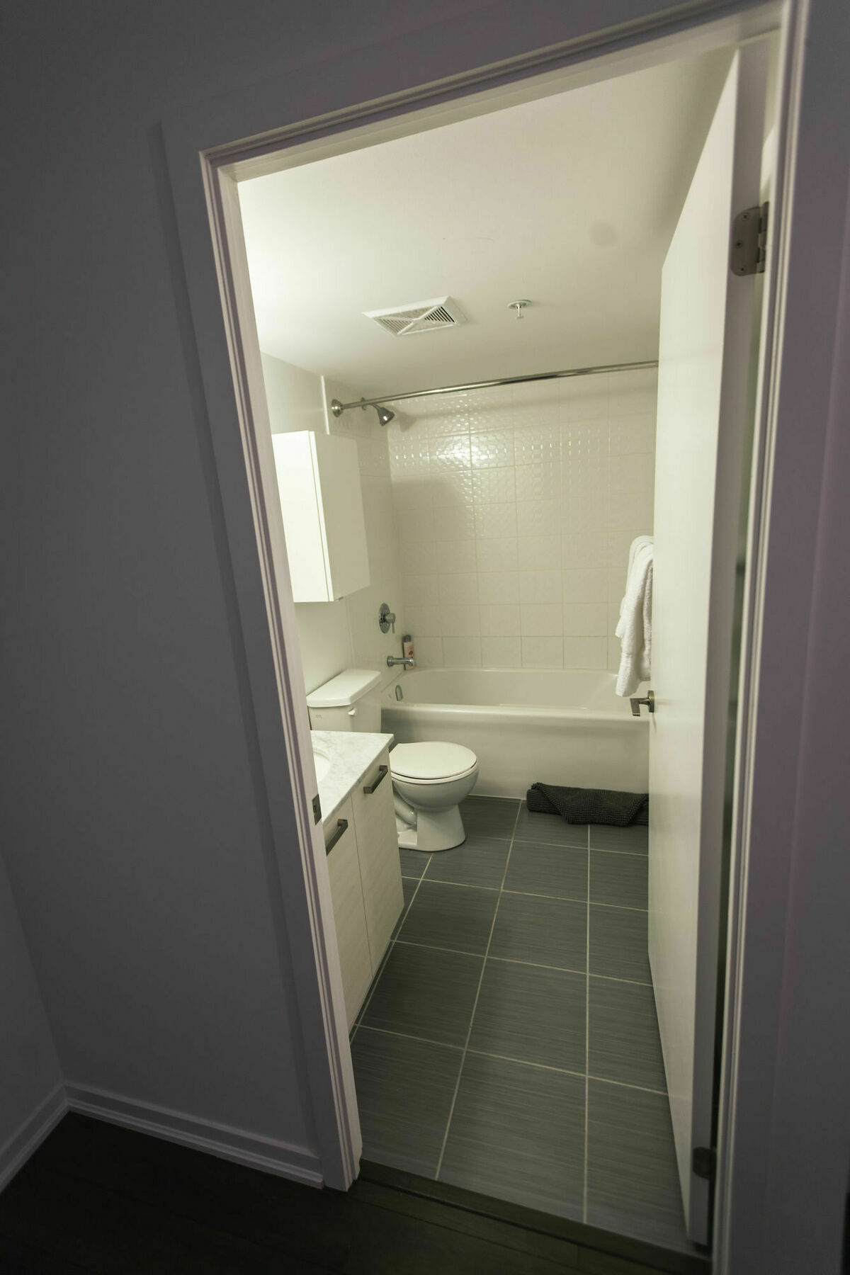 Queen Street 2 Bed Apartment Toronto