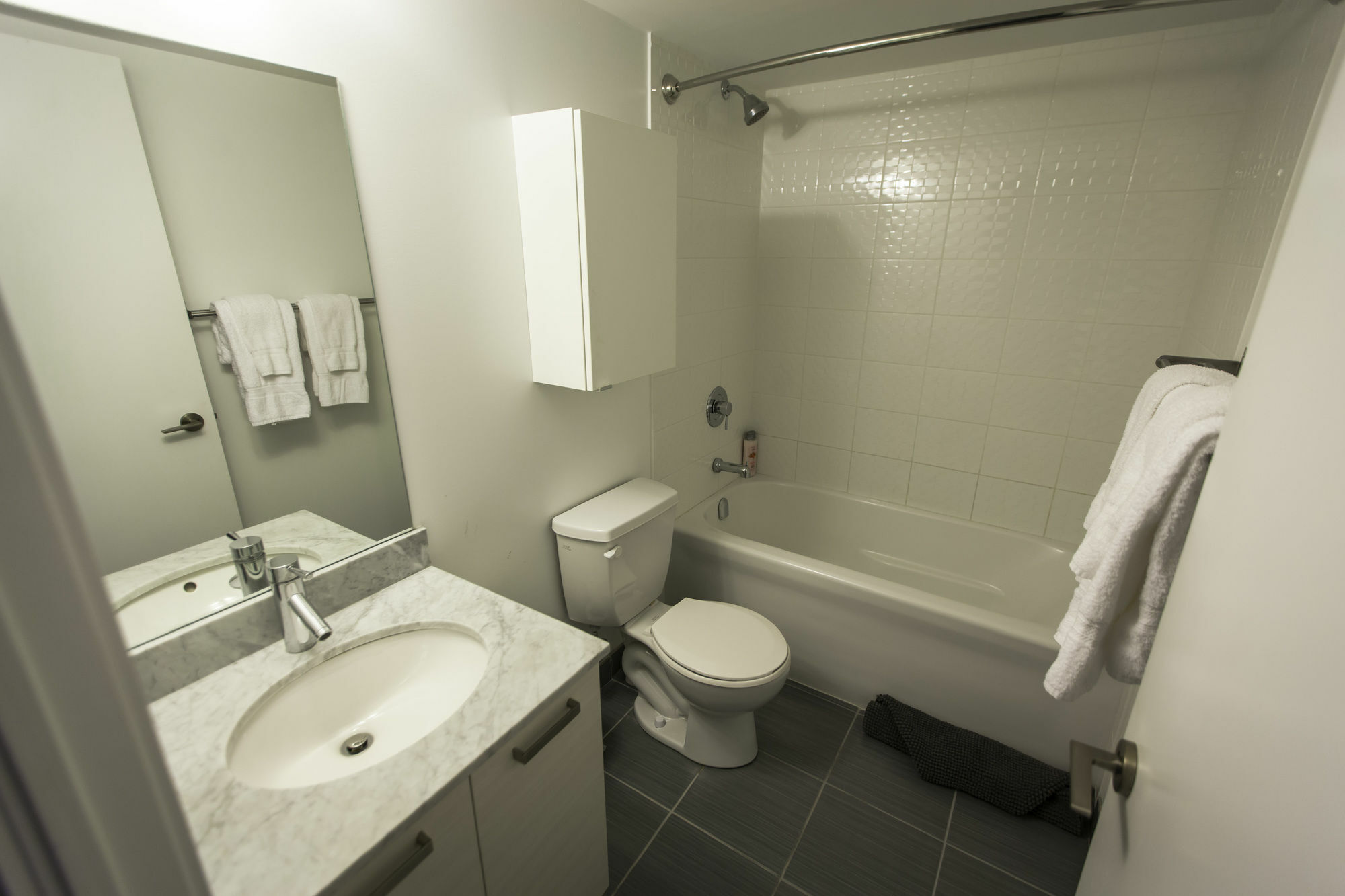 Queen Street 2 Bed Apartment Toronto