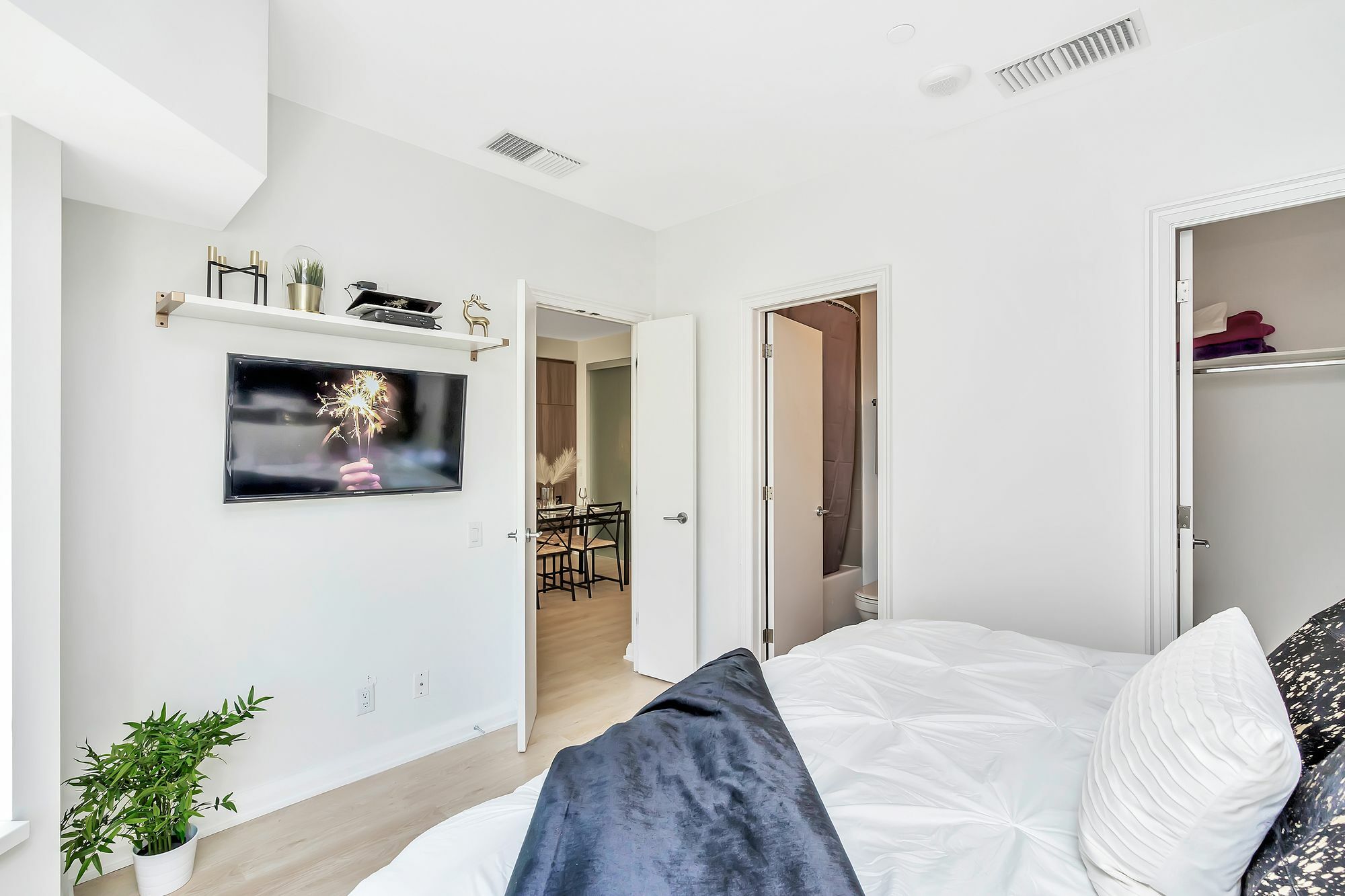 Quickstay - Classic & Trendy Yorkville Hotel 3*