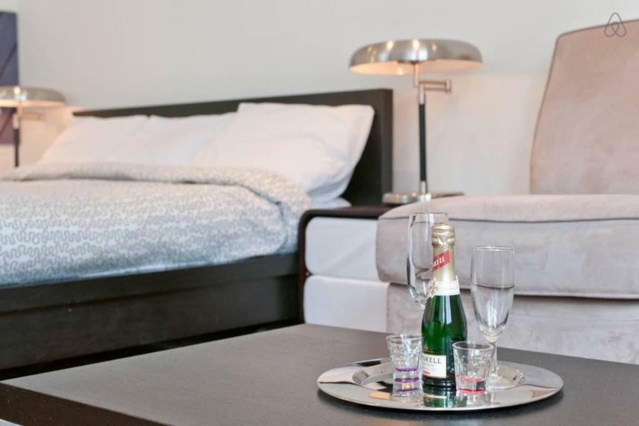 Last Minute Downtown Deals . Apartment Toronto
