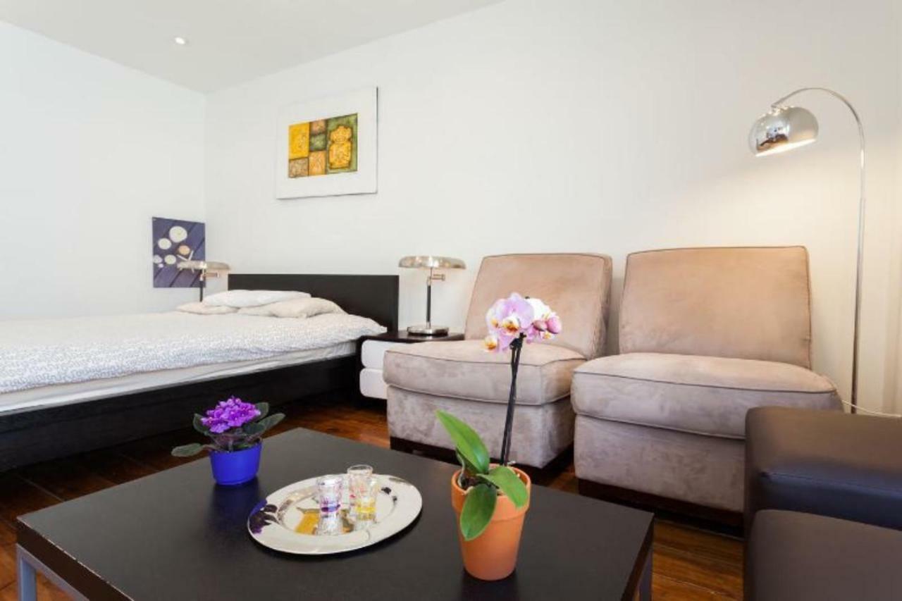 Last Minute Downtown Deals . Apartment Toronto