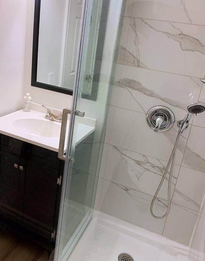 Nice With Private Bath In Mid Town Homestay *