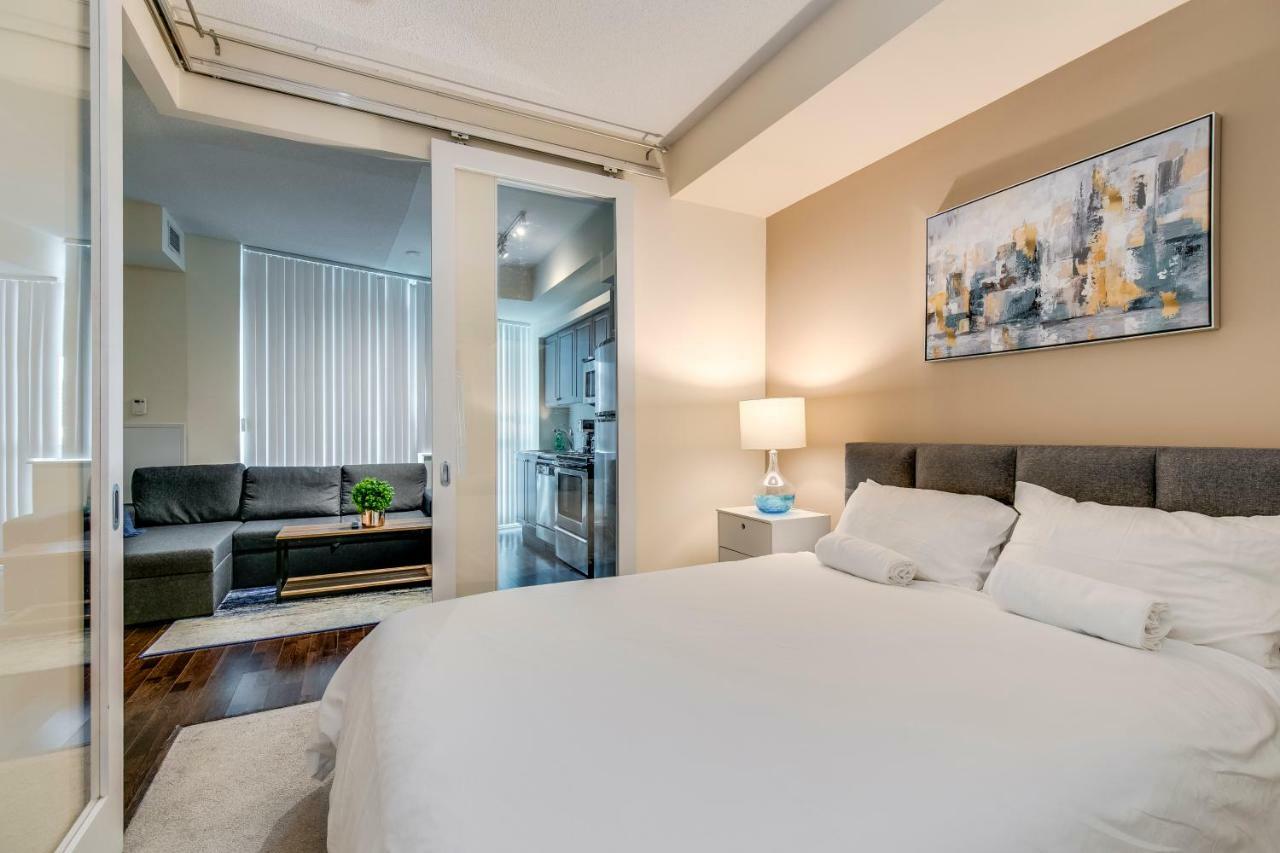 Stunning By Waterfront Apartment *