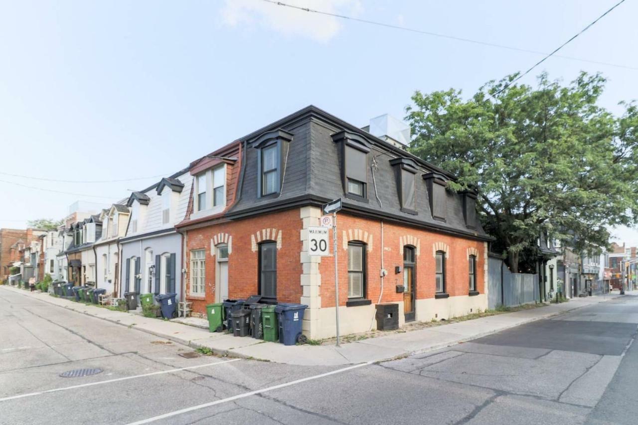 Holiday home Chic Townhouse With Private Patio