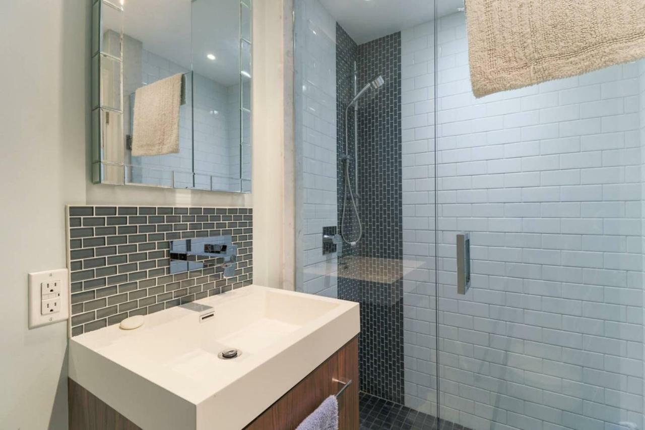 Chic Townhouse With Private Patio * Toronto