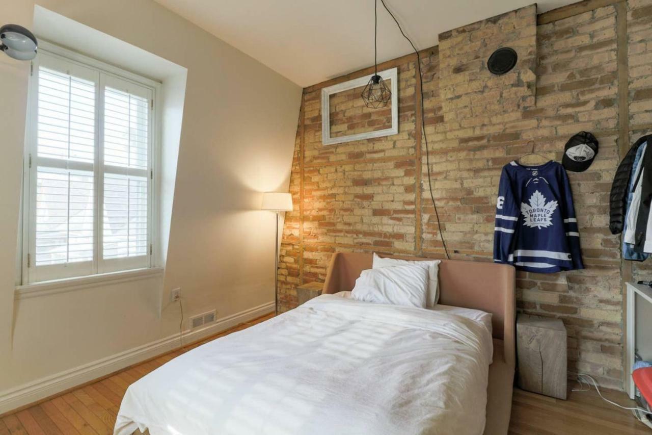 Chic Townhouse With Private Patio Holiday home Toronto