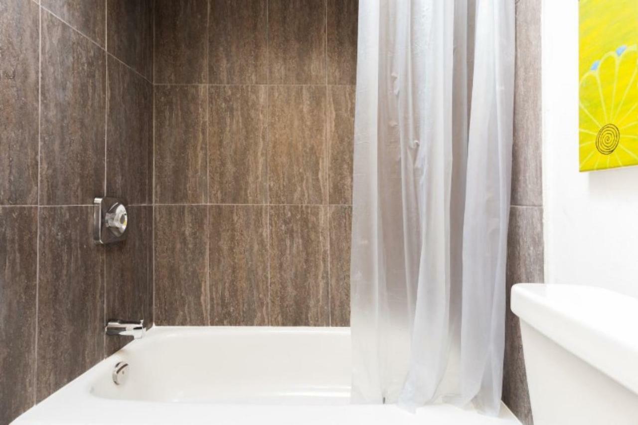 Last Minute Downtown Deals . Apartment