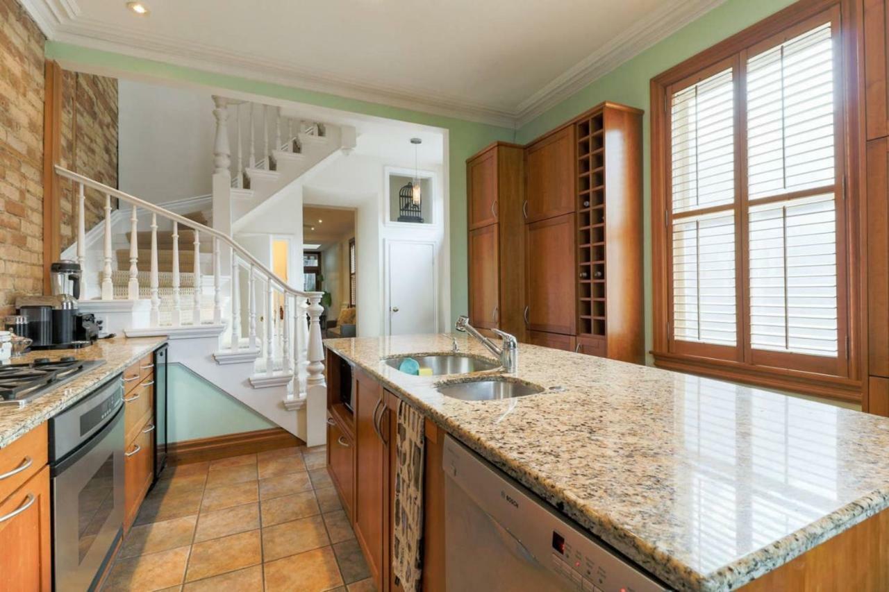 Chic Townhouse With Private Patio *