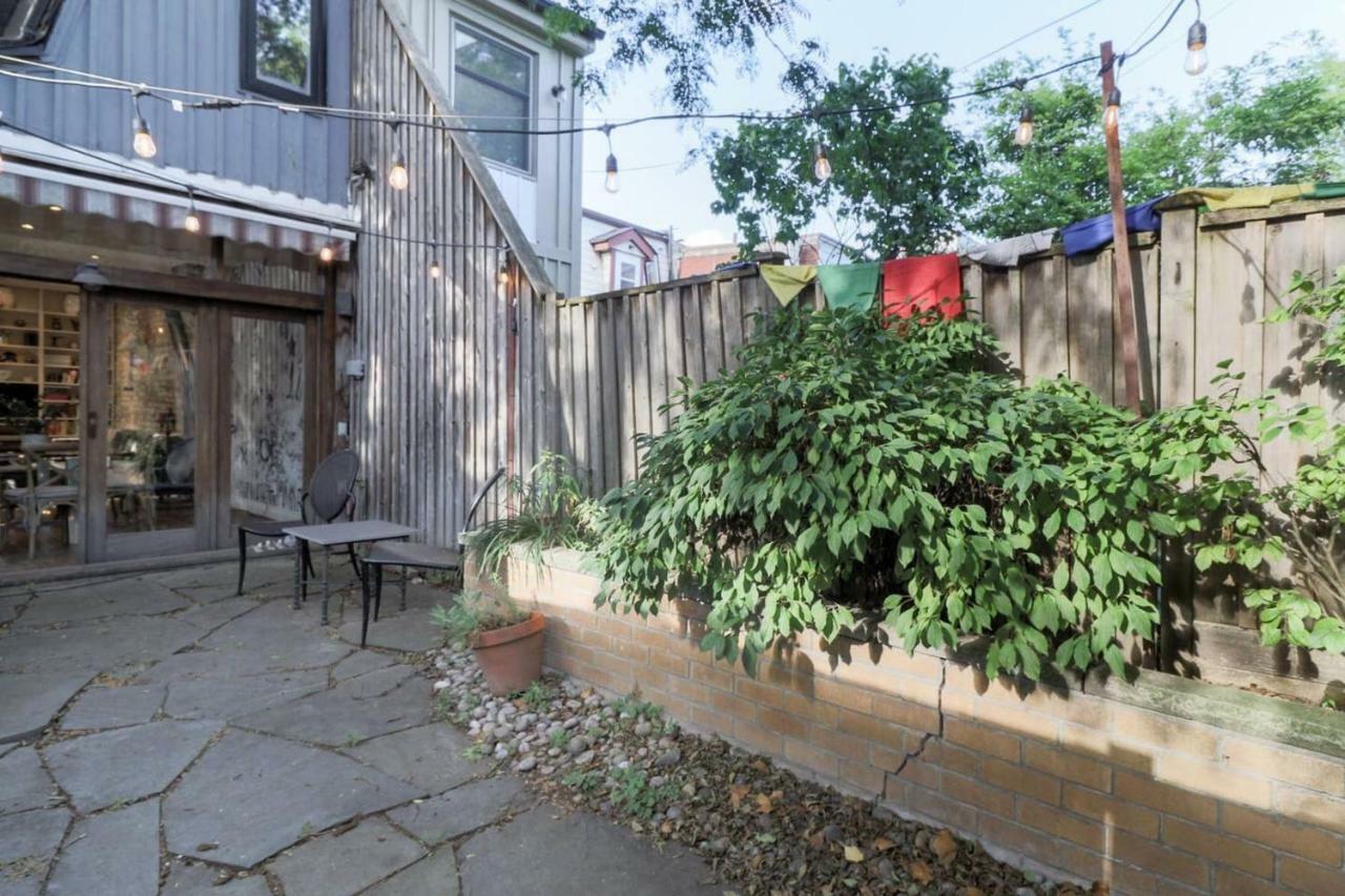 Chic Townhouse With Private Patio Holiday home Toronto