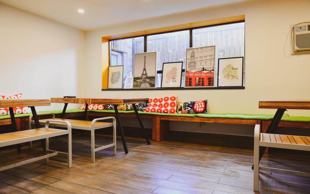 Kensington College Backpackers Hostel *