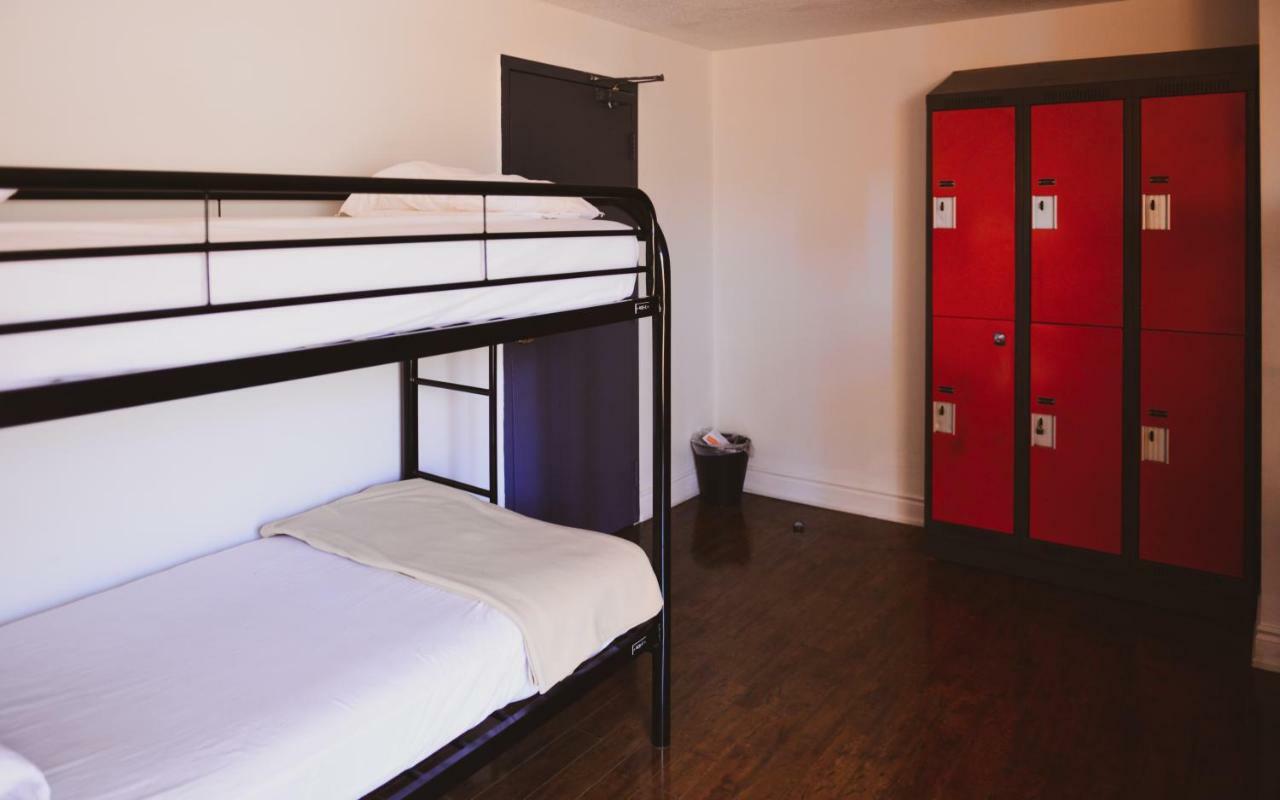 Kensington College Backpackers * Toronto
