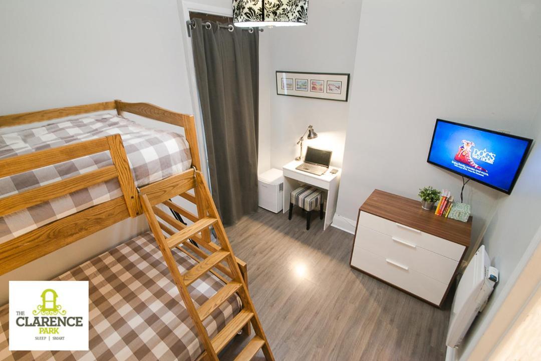 Hostel The Clarence Park *