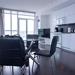 Classic Downtown Toronto Lakeview Condo With Free Parking