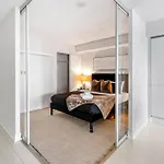 One Bed And Den Upscale Comfort Condo With Parking