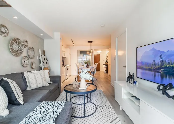 Luxury 2Br Toronto Downtown Condo W/ Cn Tower View