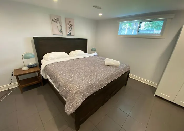 Yonge And Finch Subway !T Spacious And Modern Private Bdr With Shared Bathroom