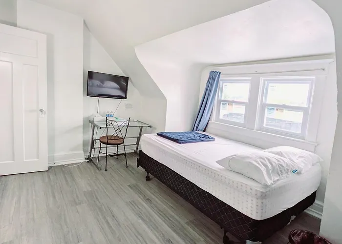 Affordable Double Room With Netflix, Laundry, Amenities And Self Check-In