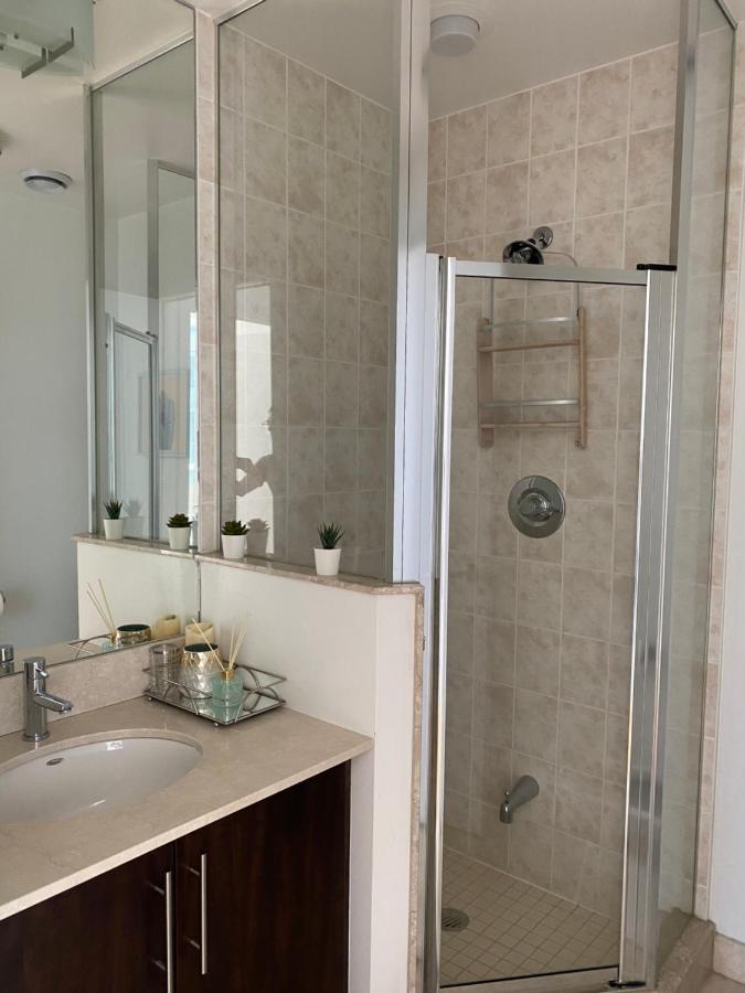 Apartment Cn Tower Maple Leaf Square Luxurious 2 Bedroom Toronto