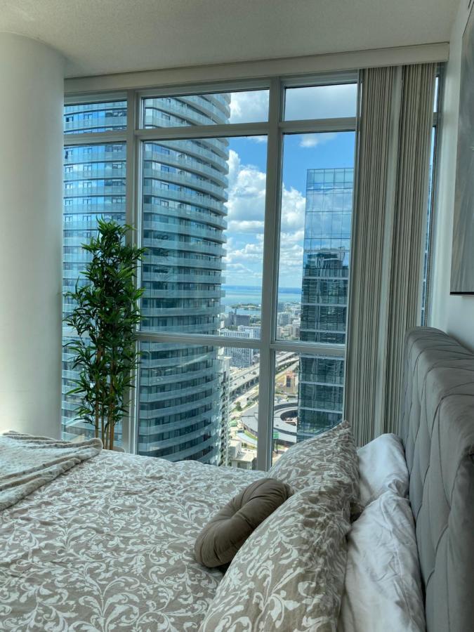 Cn Tower Maple Leaf Square Luxurious 2 Bedroom Apartment