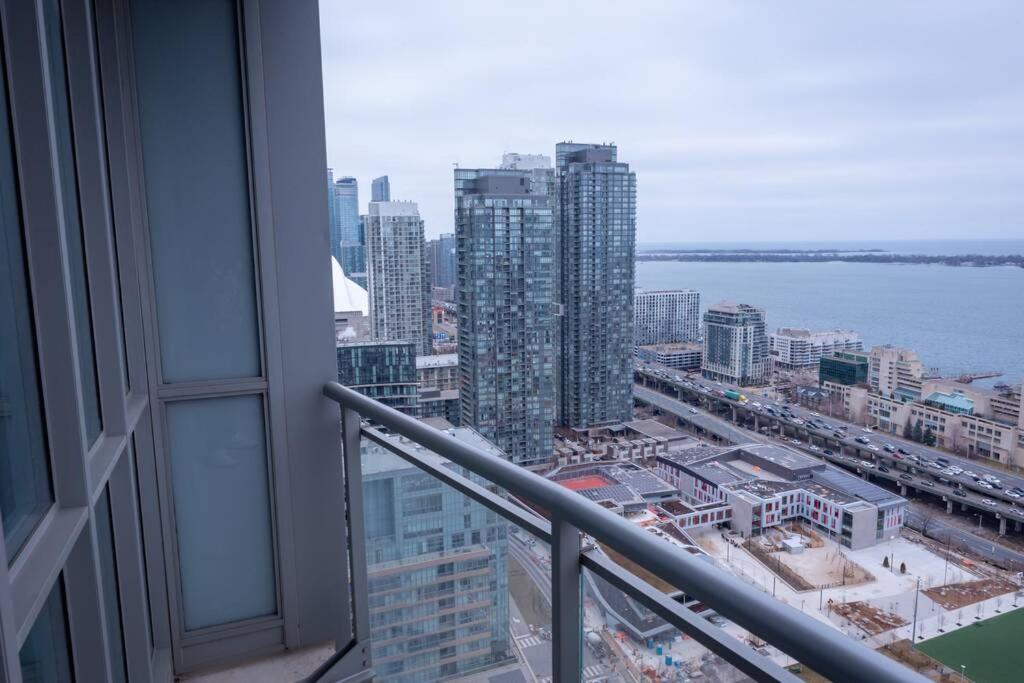 Classic Downtown Lakeview With Free Parking Apartment Toronto