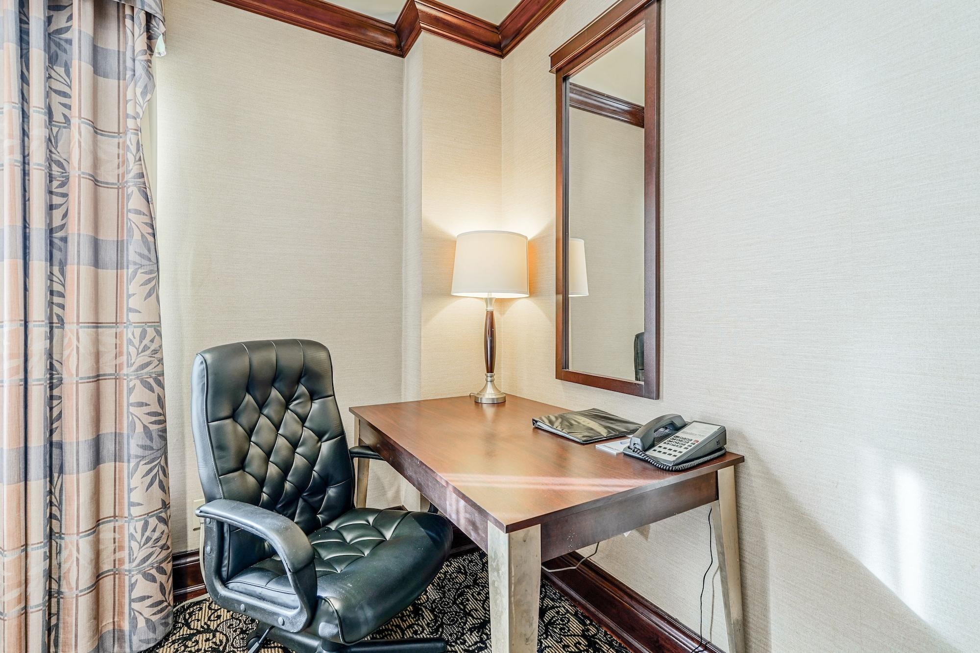 Woodbine & Hotel 3*