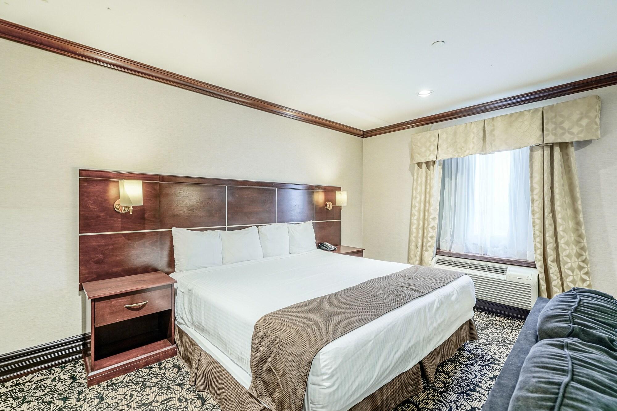 Woodbine & Hotel Toronto