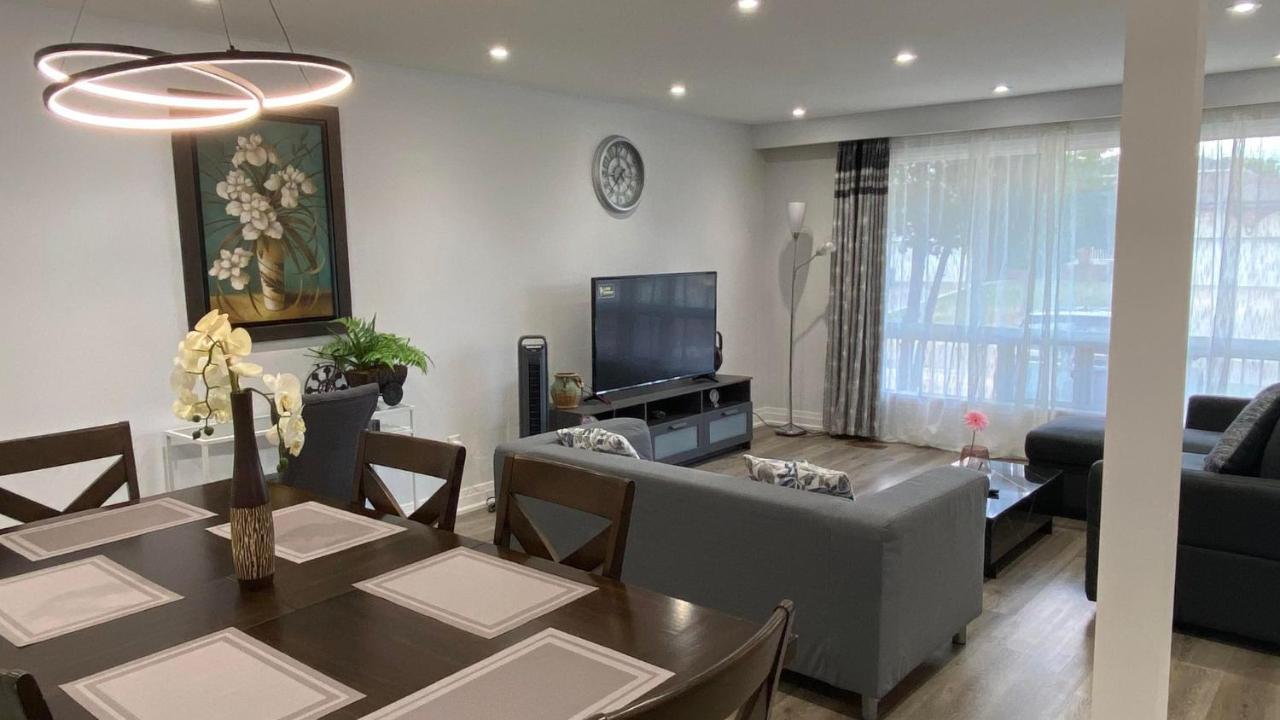 Spectacular 3 Bedroom 2 Wr House - Close To Airport Apartment Toronto