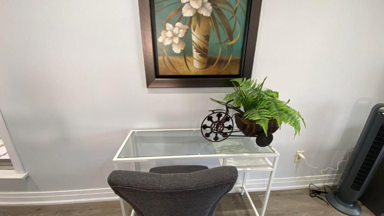Spectacular 3 Bedroom 2 Wr House - Close To Airport Toronto