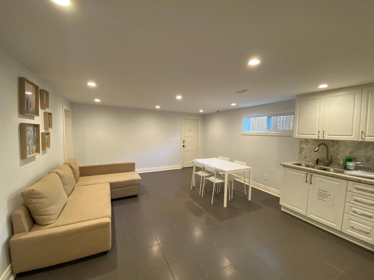 Yonge And Finch Subway !t Spacious And Modern Private Bdr With Shared Bathroom Homestay Toronto