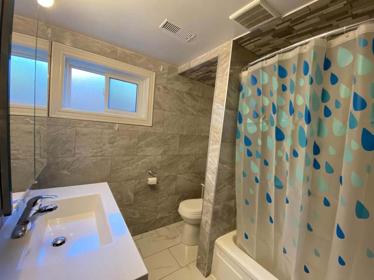 Yonge And Finch Subway !t Spacious And Modern Private Bdr With Shared Bathroom Homestay *