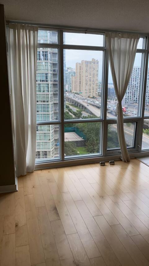Lovely- 1 Bedroom With Pool Apartment *