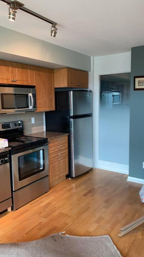 Lovely- 1 Bedroom With Pool Apartment Toronto