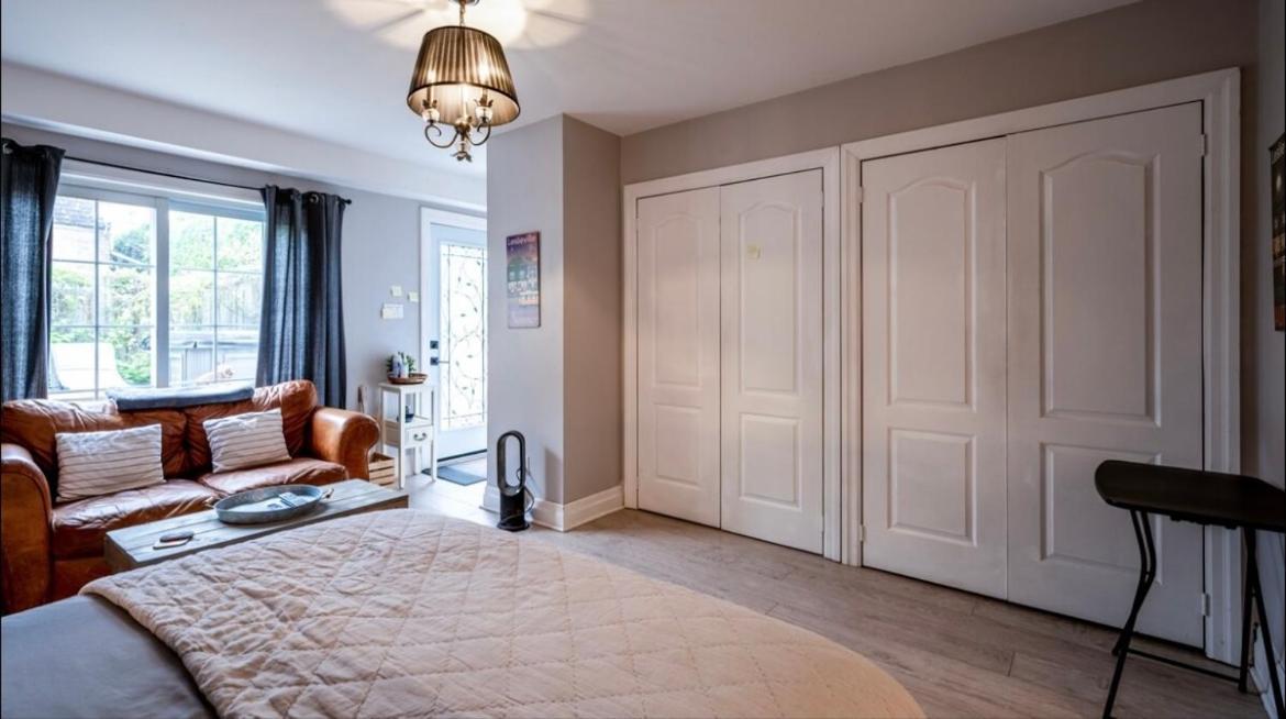 Downtown Studio In Leslieville With Hot Tub Gasthof