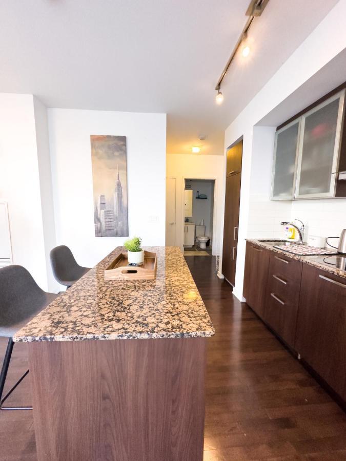 Luxury 2 Bedrooms With Lakeview Cn Tower Entertainment District Rogers Centre Apartment