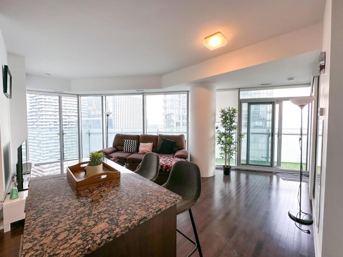 Luxury 2 Bedrooms With Lakeview Cn Tower Entertainment District Rogers Centre Apartment *