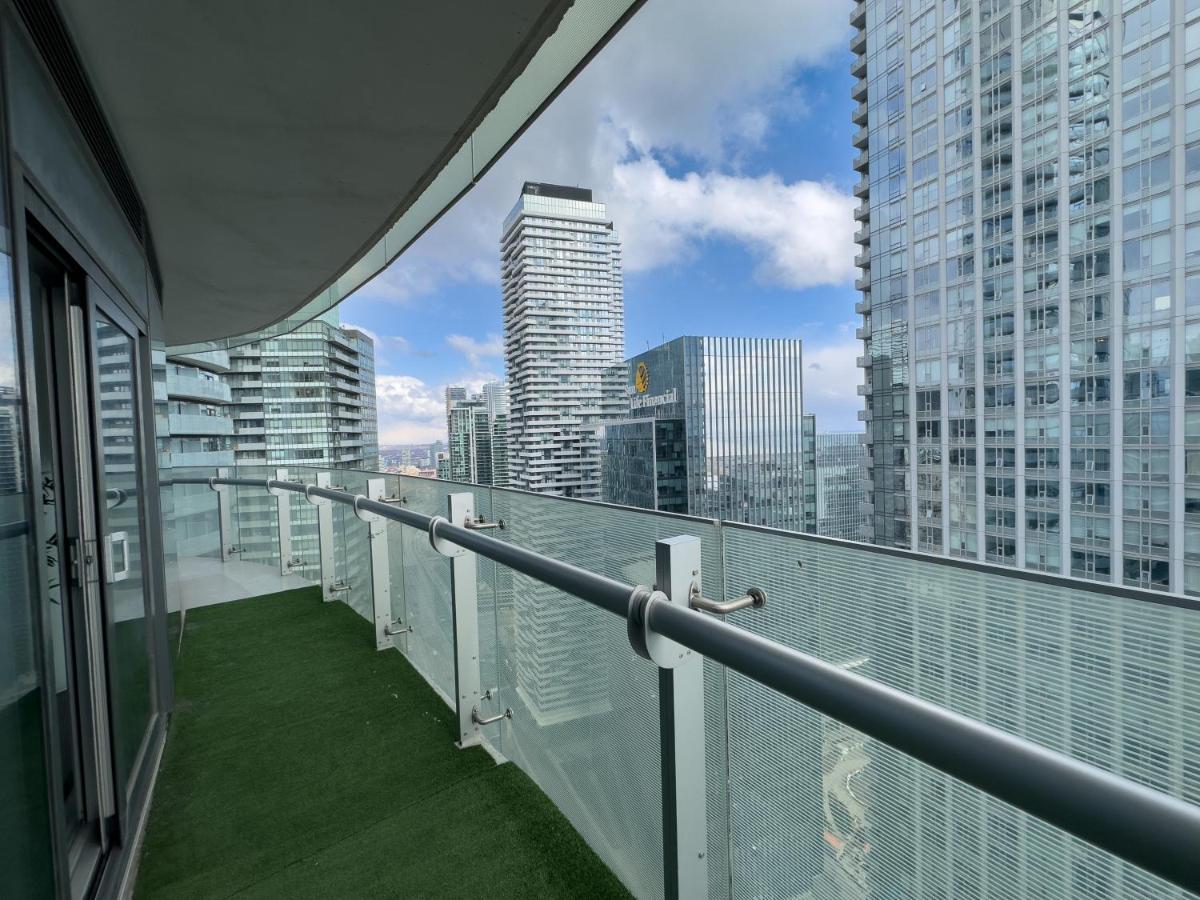 Luxury 2 Bedrooms With Lakeview Cn Tower Entertainment District Rogers Centre Toronto