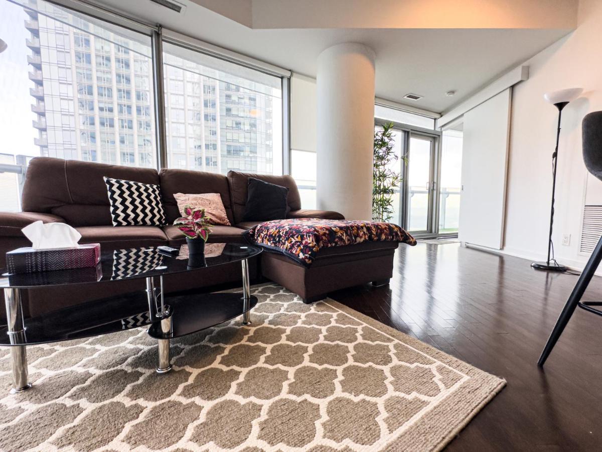 Luxury 2 Bedrooms With Lakeview Cn Tower Entertainment District Rogers Centre Toronto