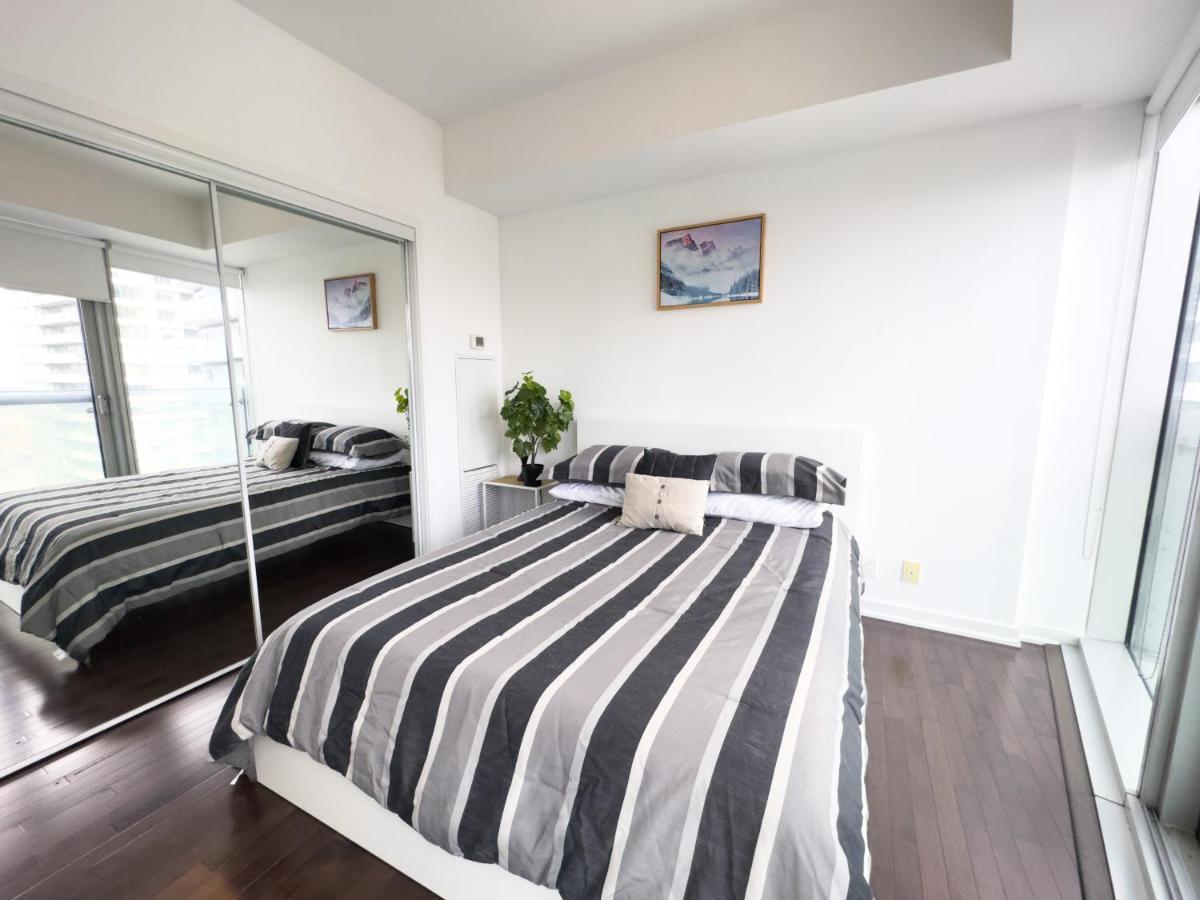 Luxury 2 Bedrooms With Lakeview Cn Tower Entertainment District Rogers Centre Apartment Toronto