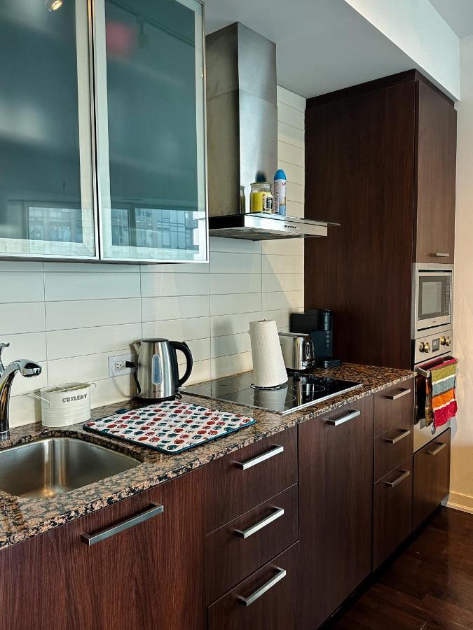 Luxury 2 Bedrooms With Lakeview Cn Tower Entertainment District Rogers Centre * Toronto