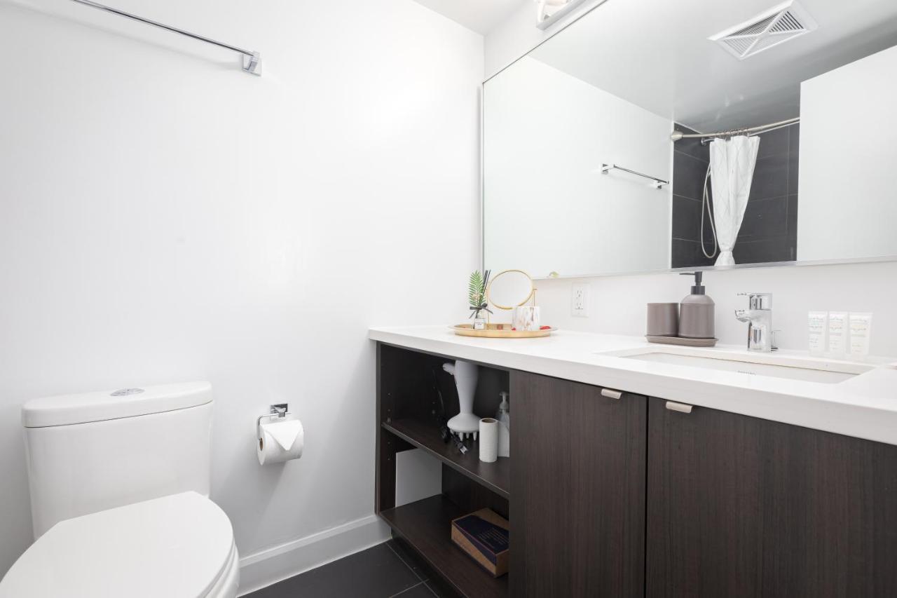 Luxury 2-bedroom In Yorkville With The View In Downtown Apartment