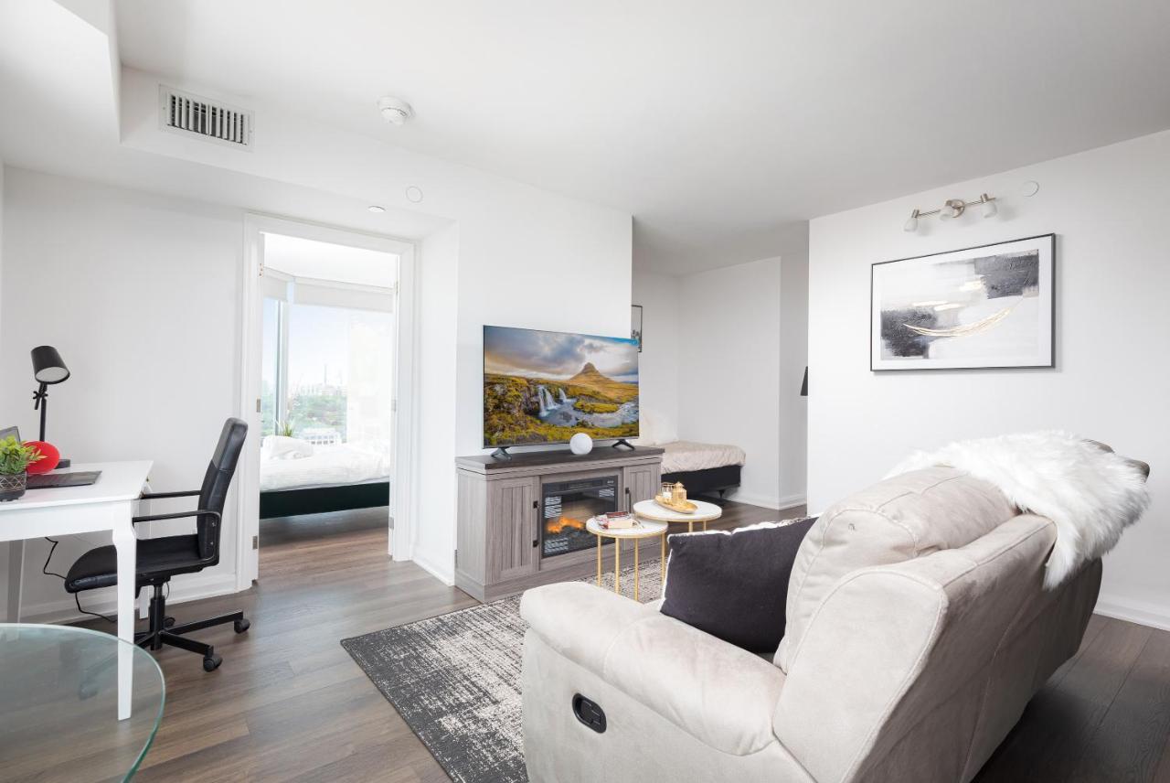 Luxury 2-bedroom In Yorkville With The View In Downtown Apartment *