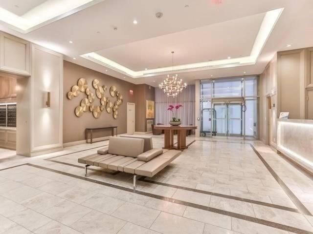 Luxury 2-bedroom In Yorkville With The View In Downtown Apartment *
