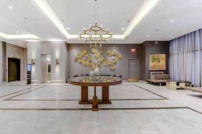 Apartment Luxury 2-bedroom In Yorkville With The View In Downtown *