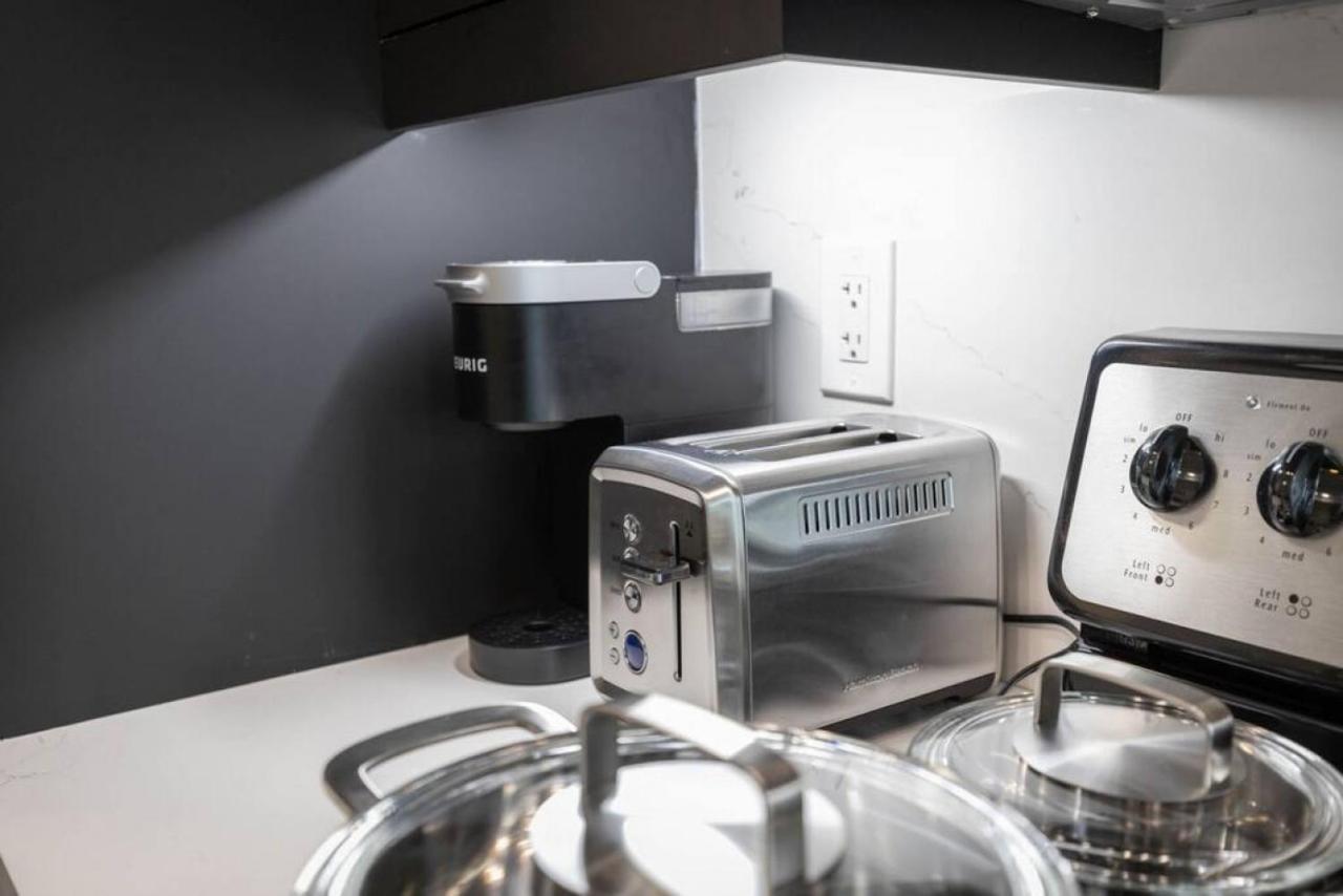 Lux 1 Br-den Dwtn Near Cn Tower With Parking Holiday home *