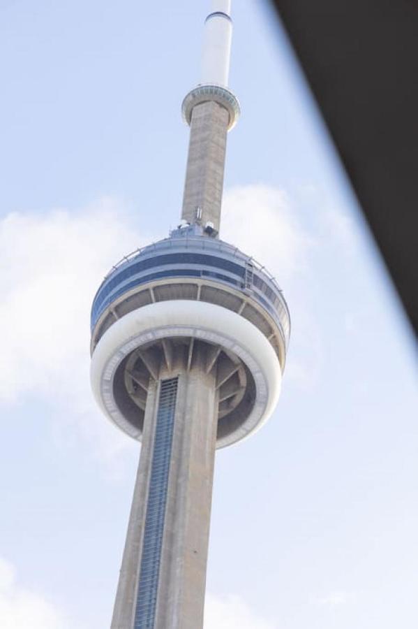 Lux 2br 1ba Steps To Cn Tower W Parking Included * Toronto