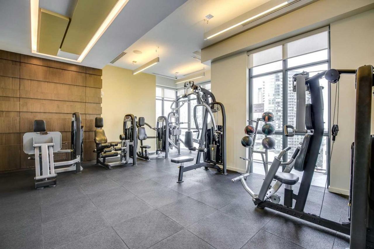 Lux 2br 1ba Steps To Cn Tower W Parking Included Ferienhaus *