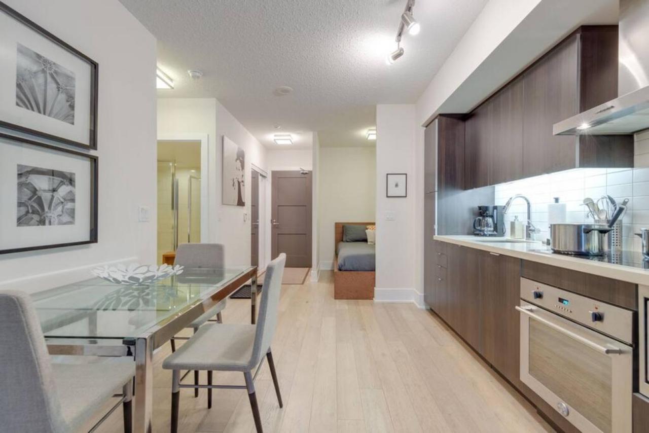 Lux 2br 1ba Steps To Cn Tower W Parking Included Ferienhaus *
