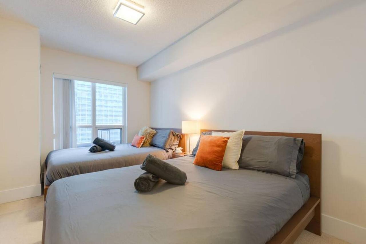 Ferienhaus Lux 2br 1ba Steps To Cn Tower W Parking Included Toronto